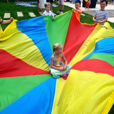 kids birthday party outside